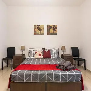  Apartment Superbly Located Cosy 2-bedroom